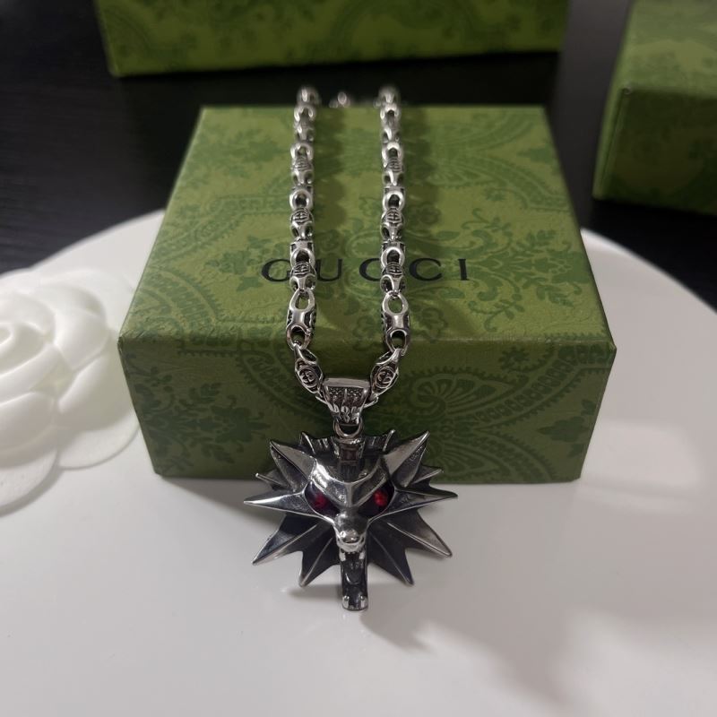 G*u*i necklaces